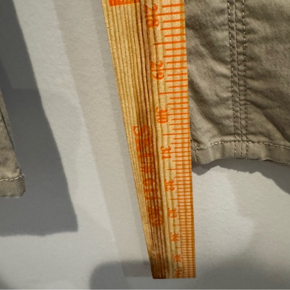 Kuhl Women’s Spire Roll Up Cargo Pants Short Khaki Gorpcore Hiking Travel - Picture 6 of 11